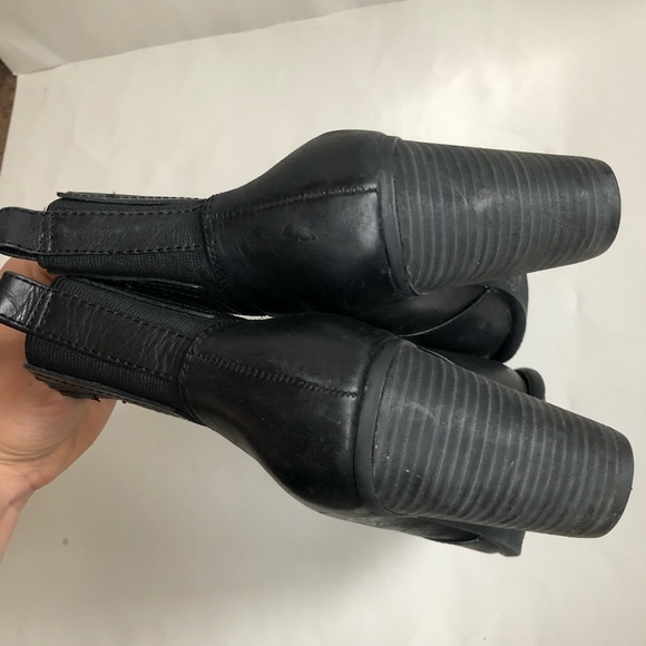 VINCE CAMUTO HIGHLAND ANKLE BOOTIES - Picture 5 of 8